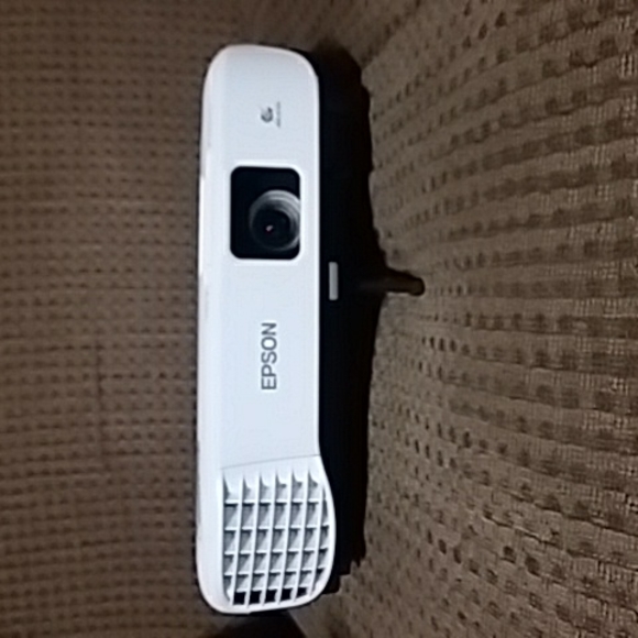 Epson VS250 LCD home theater projector - Picture 2 of 2
